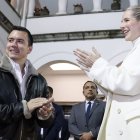 Daniel Noboa y Lavinia Valbonesi, su esposa, bailaron al son de la banda municipal durante la Serenata Quiteña de 2023.