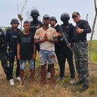 El futbolista Pedro Pablo Perlaza (c) fue liberado la tarde de este miércoles 4 de diciembre del 2024 por elementos de la Unase.