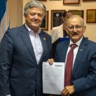 En la imagen, los directivos de la Junta, Juan Javier Cordovez (izq.) y el rector de la Universidad Católica, Walter Mera.