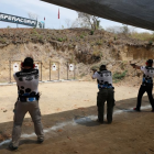 Polígono. Luego de que los estudiantes han practicado en el polígono virtual realizan tiros en el real, donde son sometidos a un examen.