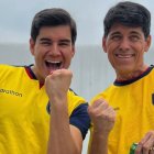 Isaac Delgado junto a su padre Carlos.