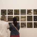 La muestra reúne los trabajos de treinta y siete artistas. Se presenta en la capital.