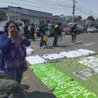 Postura. Los manifestantes llegaron hasta el complejo Judicial de Santa Elena y no se retiraron hasta que les recibieron los documentos.