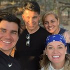 Isaac con sus padres y Úrsula Strenge.