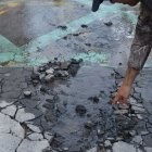 Luluncoto. Habitantes reclaman por una fuga a la Epmaps.