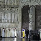 Paris (France), 07/12/2024.- Paris" archbishop Laurent Ulrich inaugurates the Notre Dame de Paris Cathedral by knocking on the doors during the reopening ceremony of the Notre Dame de Paris Cathedral, in Paris, France, 07 December 2024. The Notre-Dame de Paris Cathedral reopens on 07 December after nearly six years of renovation work following its destruction by a fire on 15 April 2019. (Obispo, Francia) EFE/EPA/CHRISTOPHE PETIT TESSON / POOL