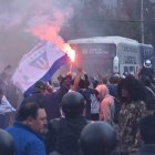 Los hinchas de Liga de Quito se congregan a la espera de la primera final de LigaPro.