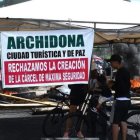 Reacción. habitantes de cantones en napo llevan cinco días protestando por su rechazo a la construcción de la cárcel de máxima seguridad.