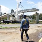 Obra. Personal inició con la colocación de la rampa del paso elevado en el puente 8 de la Autopista General Rumiñahui
