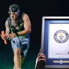 El colombiano Feid rompió un Récord Guinness corriendo en el escenario.