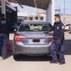 En los puntos de entrada al país, los agentes