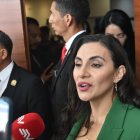 Verónica Abad se dirigió a la prensa antes de ingresar a la audiencia.