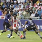 Los albos lograron una ventaja de tres goles en la primera final ante los rayados.