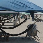 Realidad. Las playas se ven desiertas, y quienes dependen del comercio luchan por sobrevivir en medio de la crisis. Pasa lo mismo en los hoteles.