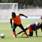 Jhojan Julio (i) fue clave en la victoria 3-0 sobre Independiente del Valle en la final de ida de la LigaPro. El extremo va por su tercera corona del campeonato nacional.