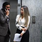 Maribel Barreno junto a su abogado Christopher Gallegos Rodas en su juicio por obstrucción a la justicia.