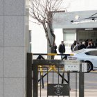 Vista de la puerta principal del Centro de Detención Dongbu de Seúl, donde se encuentra el exministro de Defensa Kim Yong-hyun, en Seúl, Corea del Sur.