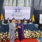 La Asamblea Nacional condecoró a la rectora del plante educativo por su destacada labor.