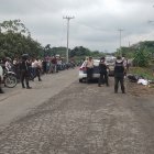 Escena. Los lugareños estaban desconcertados por este suceso.