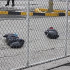 Dos bultos embalados fueron hallados en el Complejo Judicial Albán Borja, en el norte de Guayaquil, la mañana de este viernes 13 de diciembre.