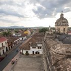 Fotografía de archivo fechada el 27 de abril de 2024 que muestra la ciudad de Granada (Nicaragua). La ciudad colonial nicaragüense de Granada, fundada por los españoles hace 500 años, fue declarada este viernes como tesoro nacional y capital del turismo de Nicaragua por el presidente del país, Daniel Ortega, según un decreto presidencial publicado en el Diario Oficial La Gaceta. EFE/Stringer /ARCHIVO