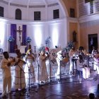Fotografía del 6 de diciembre de un grupo de cantoras en el Festival Internacional de Música Sacra, durante la gira "Colombia es Música Sacra", en Guapi (Colombia).