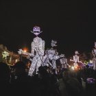 El primer desfile se realizó en el suburbio la noche del 13 de diciembre y arrancó en la intersección de las calles Muisne y Santa Rosa, para recorrer más de 20 cuadras.