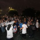 Hinchas de Liga de Quito celebran en la Indoamérica.