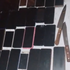 Los asaltantes tenían 35 teléfonos celulares en su poder. A través de uno de ellos, se logró localizar a los atacantes.