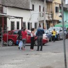 En el sector, vecinos continuaban extrañados por el suceso.