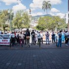 Protesta. Con carteles llegaron los representantes de siete barrios del norte de Quito para exigir respuestas por la construcción del intercambiador de la Mariana de Jesús