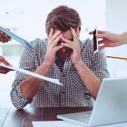 Cuatro hábitos para controlar la hormona del estrés de manera natural.