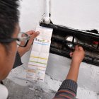 En sectores afectados por el racionamiento señalan que los valores de la planilla no han bajado.