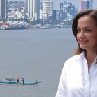La prefecta del Guayas, Marcela Aguiñaga, planteó alternativas para la recuperación de la cuenca del río Guayas.