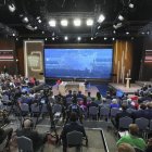 El presidente ruso, Vladimir Putin, asiste a su conferencia de prensa anual en vivo con medios federales, regionales y extranjeros en en Moscú, Rusia, el 19 de diciembre de 2024.