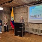 La embajadora ecuatoriana en Suiza, Verónica Bustamante, firmó el acuerdo con el ministro de Asuntos Exteriores suizo, Ignazio Cassis.