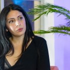 Mónica Ojeda durante la conferencia “El canto del monstruo: Música y escritura para la insurgencia” que dio en septiembre en Quito. Cortesía Casa Carrión Bellavista