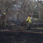 Un incendio forestal se registra junto a la autopista Narcisa de Jesús, en el norte de Guayaquil, la tarde de este jeuves 19 de diciembre.