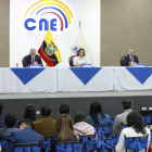 Elena Nájera, Enrique Pita, Diana Atamaint, José Cabrera y Esthela Acero, en sesión del pleno del CNE.