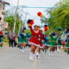 En las calles de las comunas de Santa Elena se siente el fervor navideño.