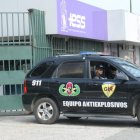 Agentes del Grupo de Intervención y Rescate salen del Hospital.