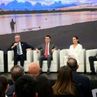 Ministro de Economía y Finanzas junto al presidente del país, Danuel Noboa.