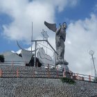 En noviembre se colocaron las figuras gigantes en El Panecillo.