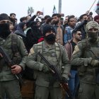 Grupos armados resguardan celebraciones por libertad en Siria