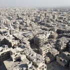 Dato. Vista de dron del campo de refugiados palestinos en Yamrmouk, a las afueras de Damasco, donde esperan la evolución de la situación política en Siria.