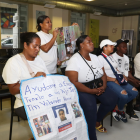 Familiares de los niños desaparecidos en Guayaquil.