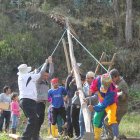 Saraguro. Habitantes de la localidad se unen para colocar palos ensebados y disfrutar de la Navidad con juegos y entre los vecinos.