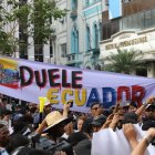 Familiares de los menores desaparecidos asistieron al plantón afuera de la Fiscalía, allí exigieron justicia.