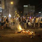 La quema de monigotes es una tradición en Guayaquil cada 31 de diciembre.
