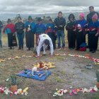 Como dicta la tradición andina, cualquier evento debe iniciar con un ritual para armonizar con los cuatro elementos de la naturaleza:  agua, fuego , aire y fuego.